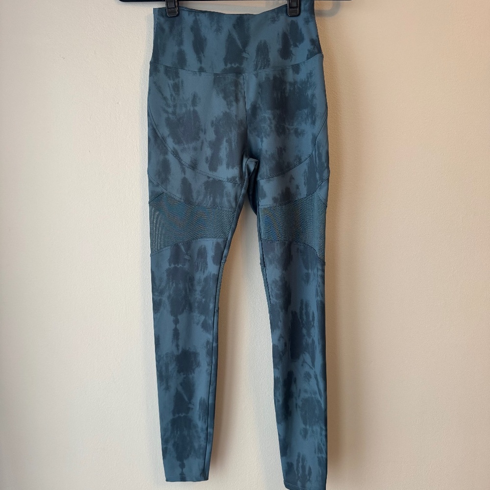 NWOT Amazon Women’s Blue Tie Dye Mesh Cutout Leggings size XS